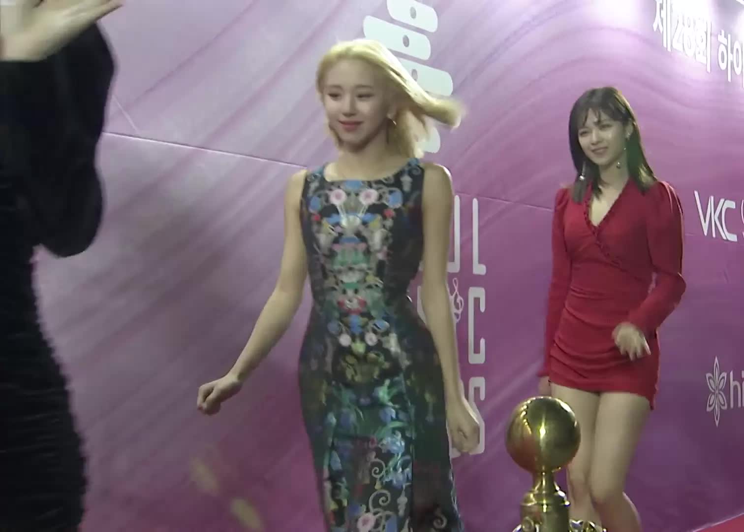 빨간 미니드레스 정연
