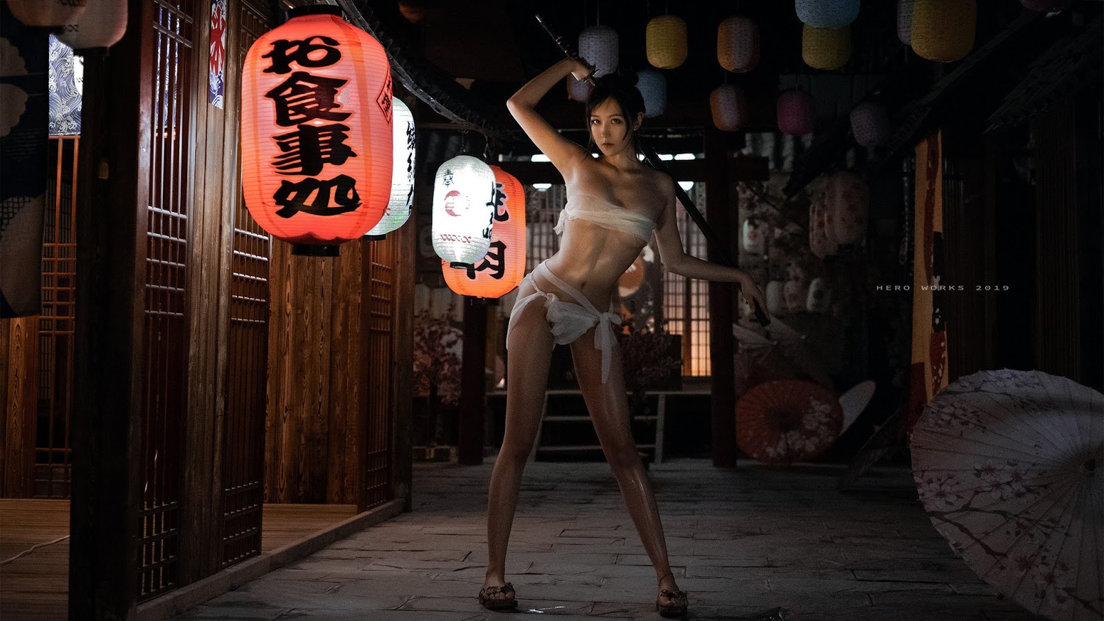 방어력에 몰빵한 칼잡이녀