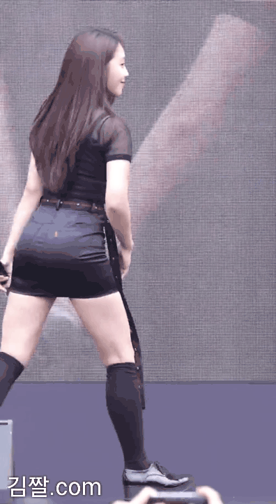 정은지 타이트한 치마 뒤태