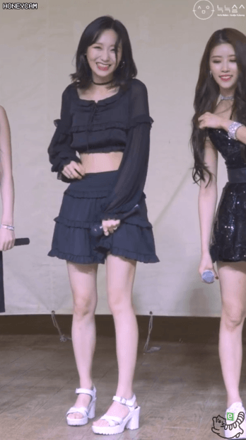 자꾸 내려가는 치마 류수정