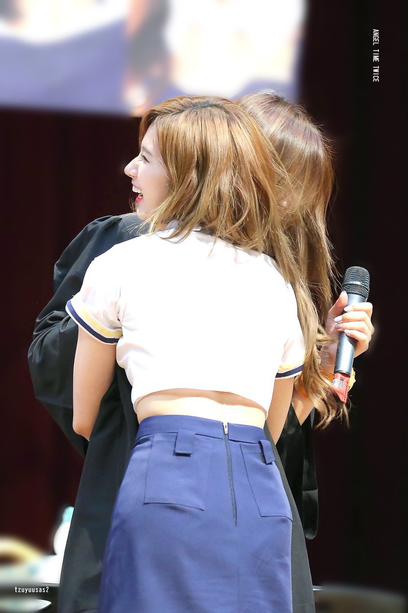 쯔위 옆에 있으면 쪼꼬미가 되는 사나