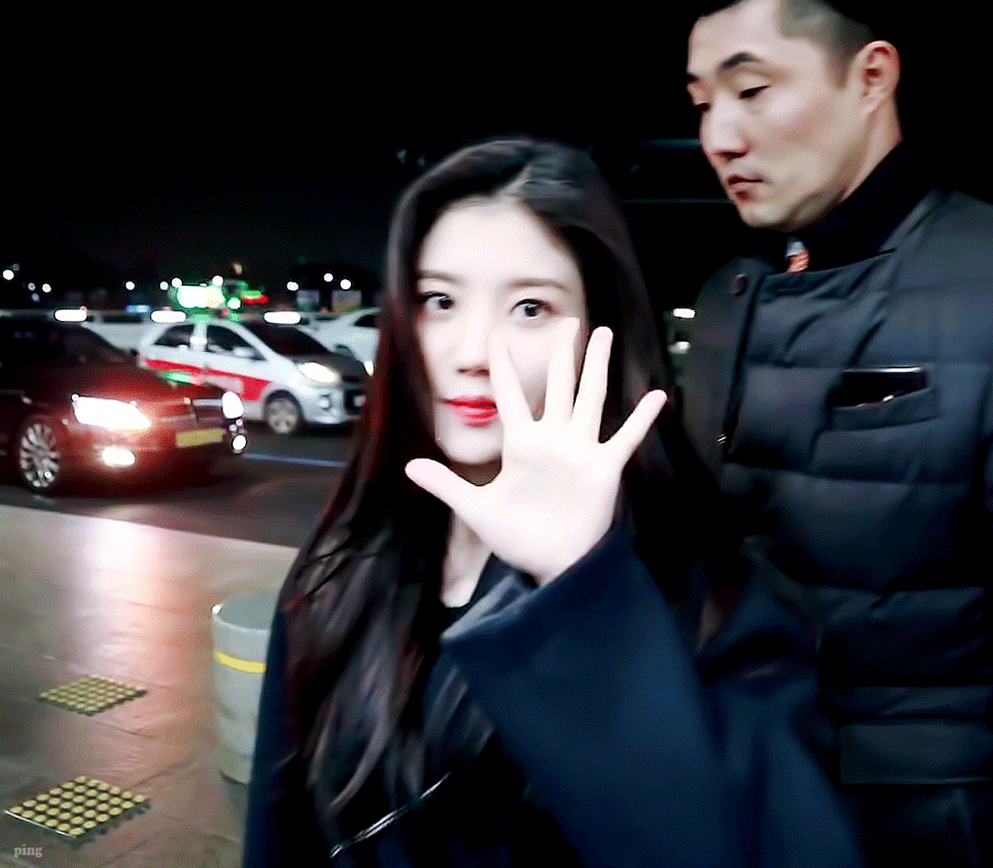 김포공항 출국 권은비 강혜원