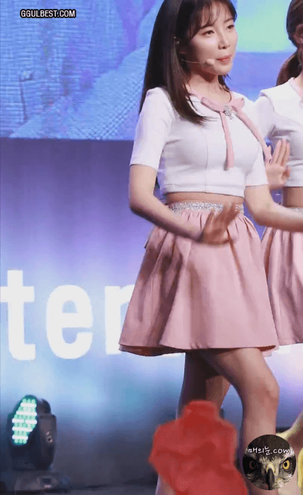 에이프릴 채경 타이트한 의상