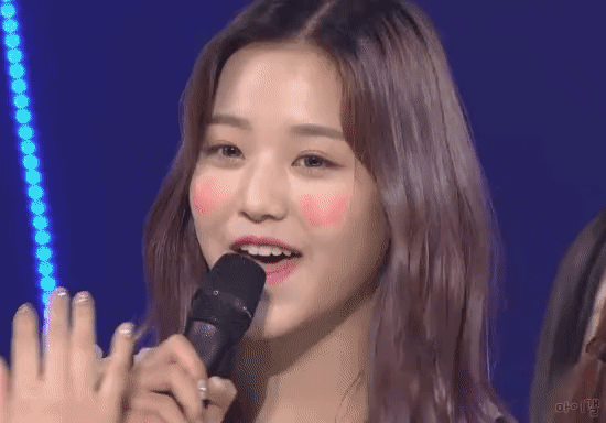 유진이 얼굴에 하트 그리는 민주 + 원영