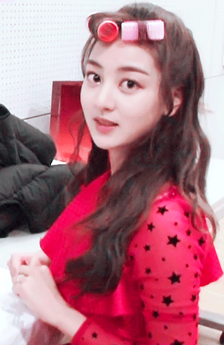 격하게 끄덕끄덕해주는 지효