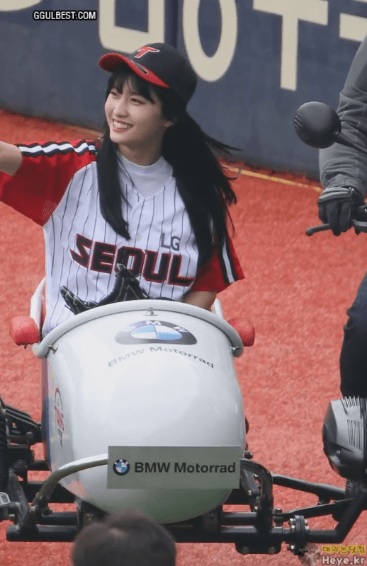 시구하는 모모