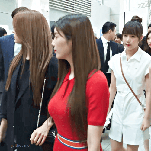 리더의 품격을 뽐내는 권은비