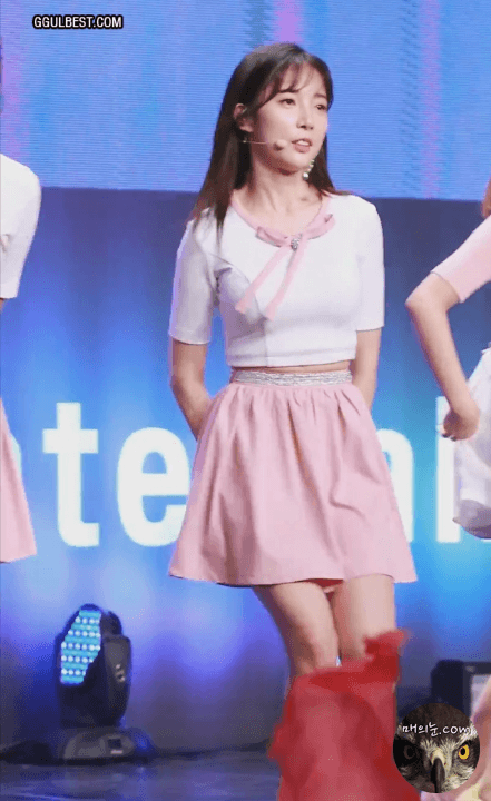 에이프릴 채경 타이트한 의상