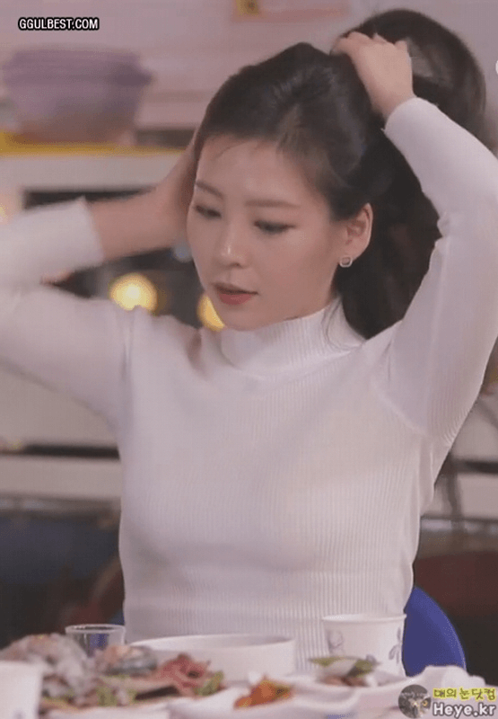 머리 묶는 김보미