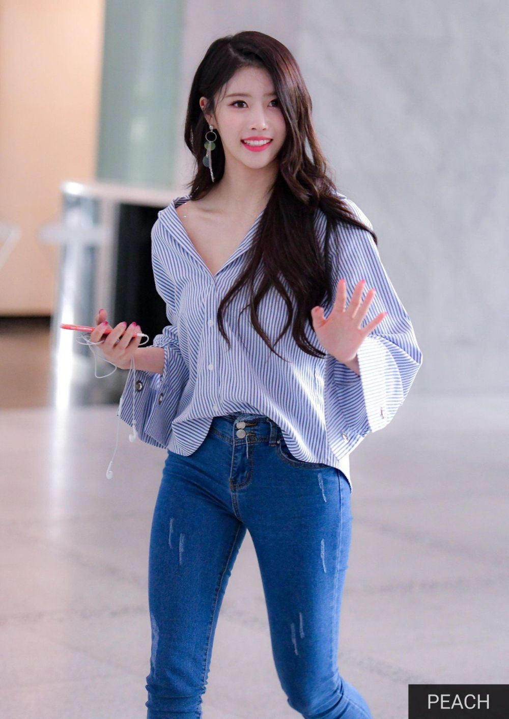 청바지가 잘 어울리는 여자