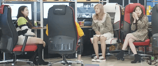 피씨방 예나 채원 채경