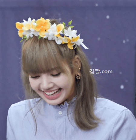 190630 왜쳐다보지..? 내가 그렇게 귀여운가? [리사]