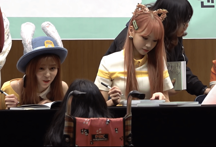 190405 아이한테 싸인해주는 아이즈원(izone fansign)