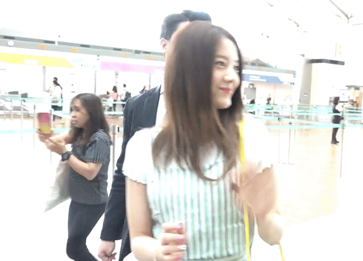 프로미스나인 출국