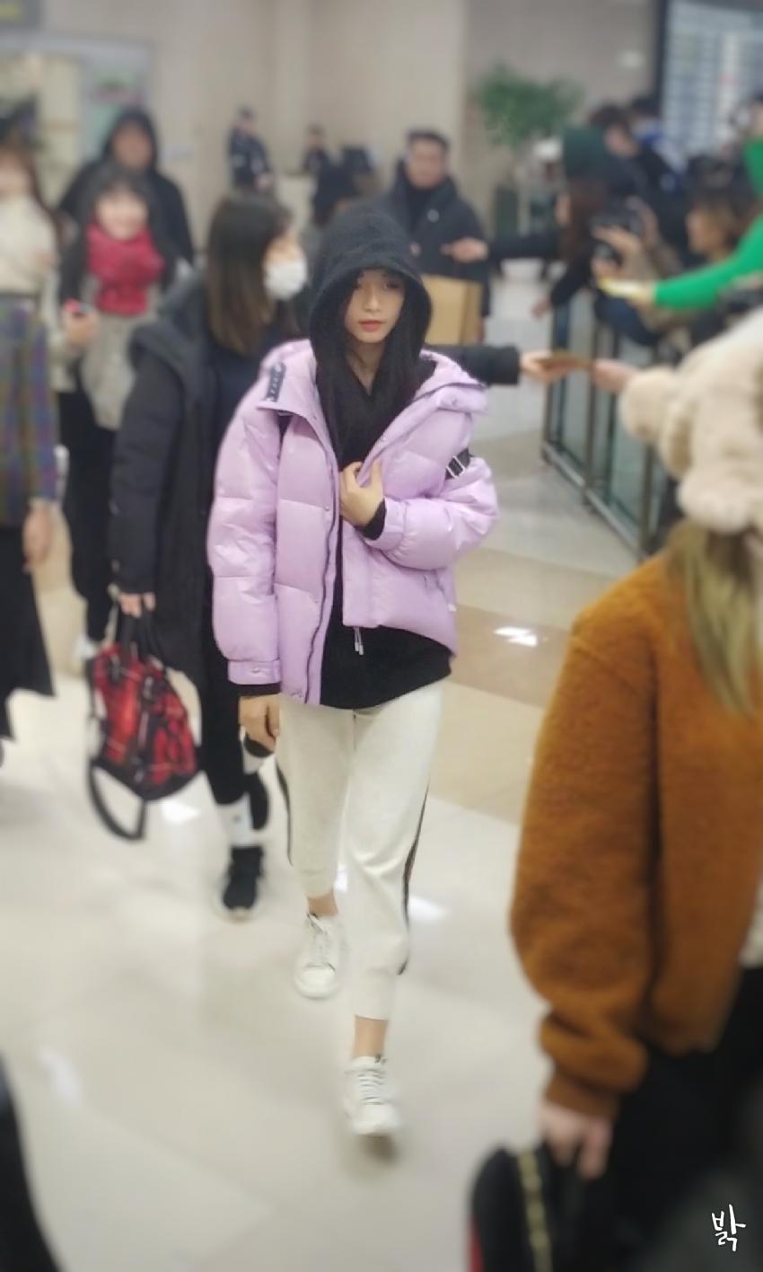 팬레터 받아가는 미나