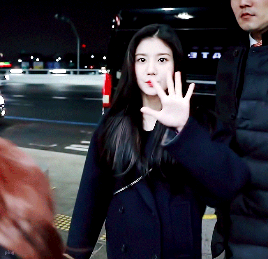 김포공항 출국 권은비 강혜원