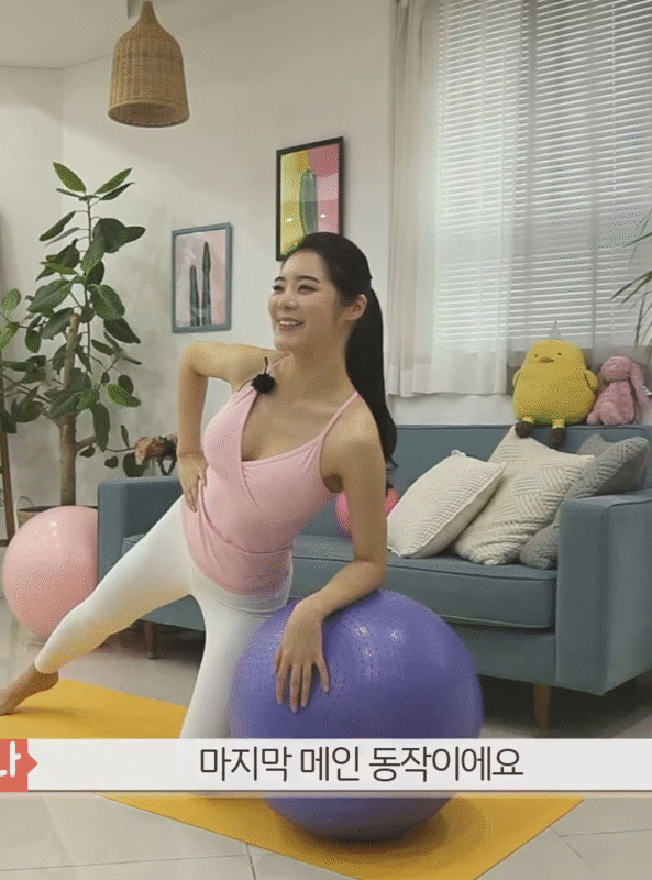 모델 서리나의 허벅지ㆍ엉덩이 자극 운동.gif