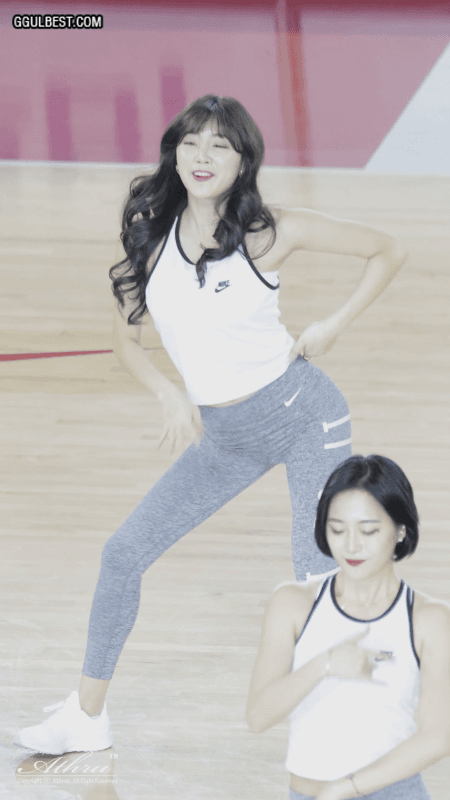 회색 나이키 레깅스 안지현