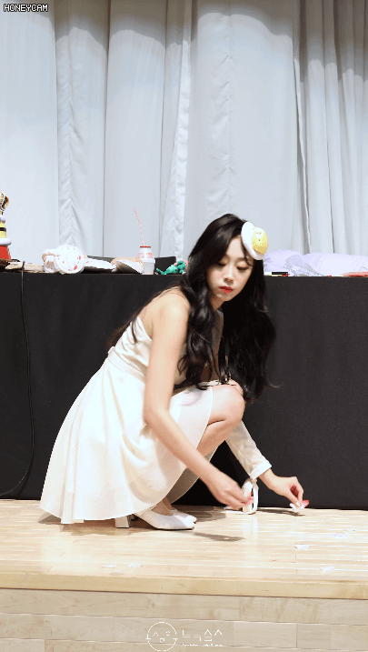181207 팬사인회 끝나고 청소하는 착한 지수