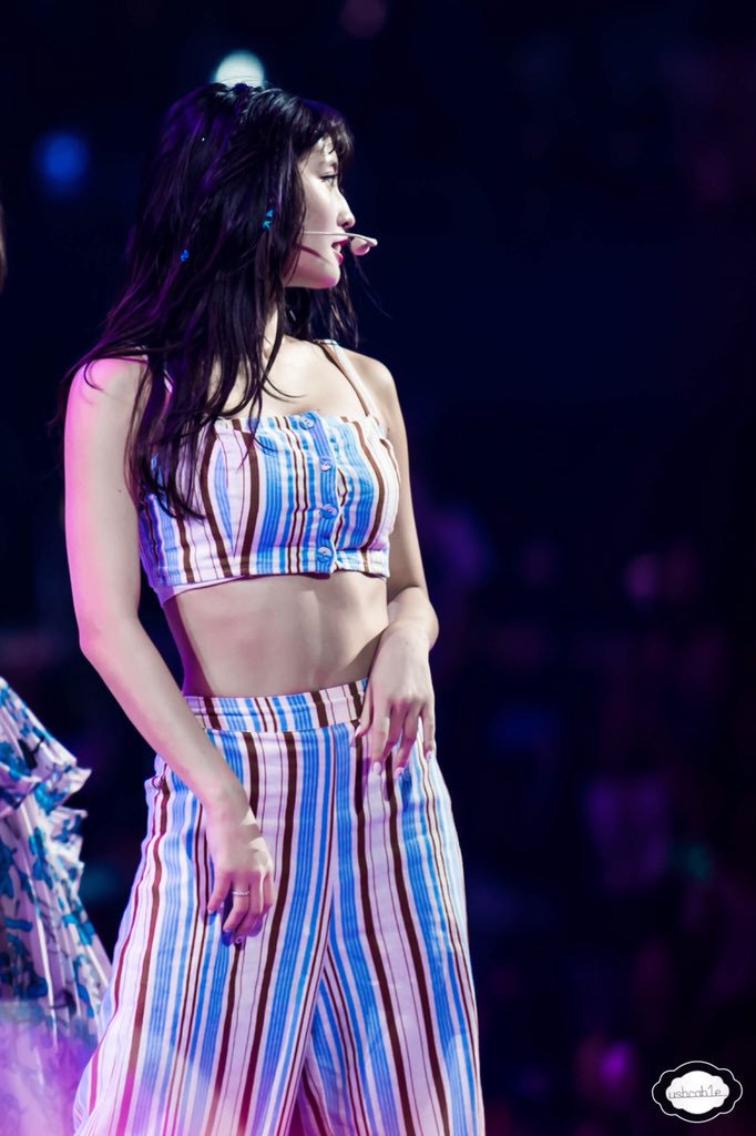 근육 뿜뿜한 모모