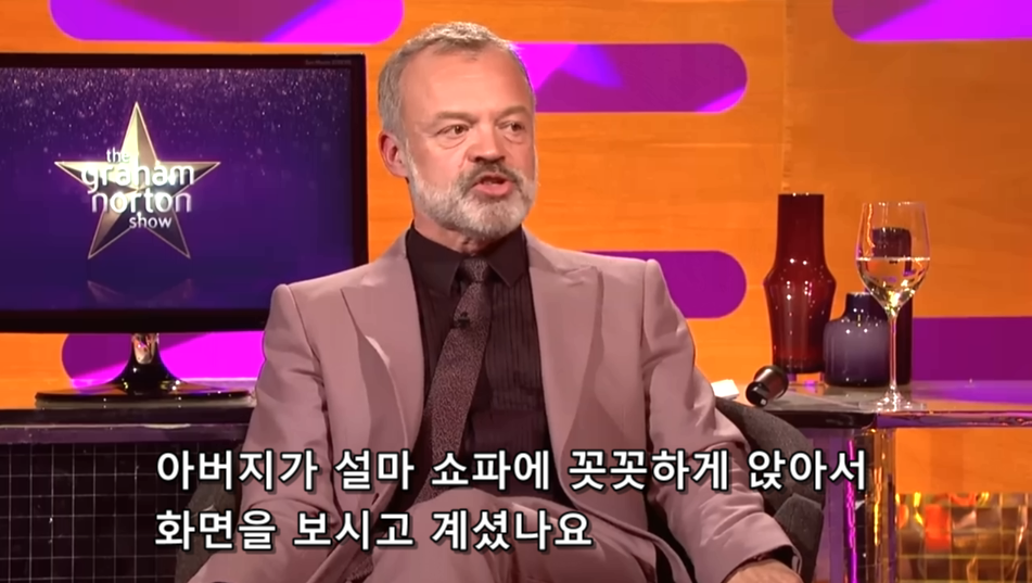 딸의 노출씬을 같이 본 부모님