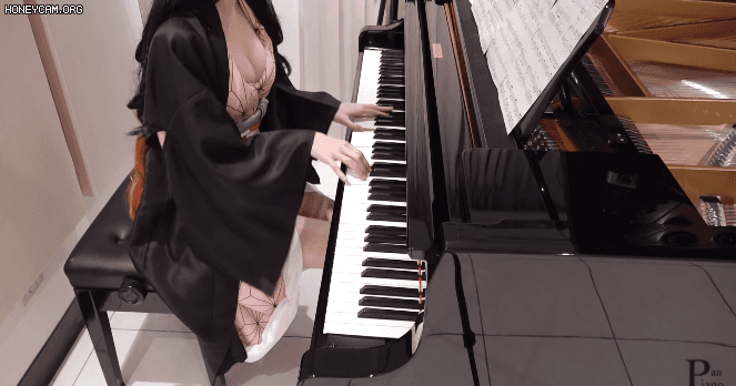 피아노 치는 일본 유튜버