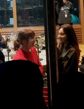 나연 허리라인 + 뒤태