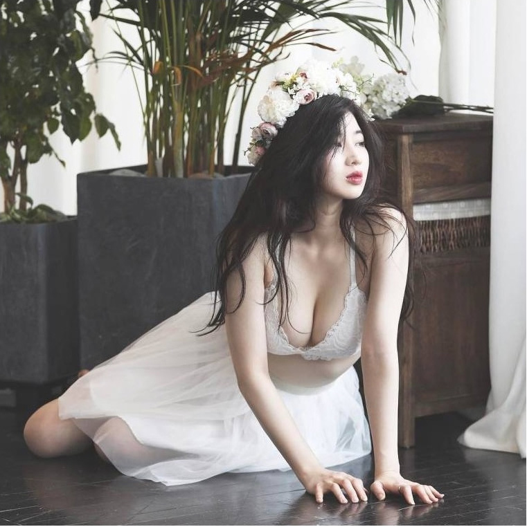 75E컵 모델 김우현