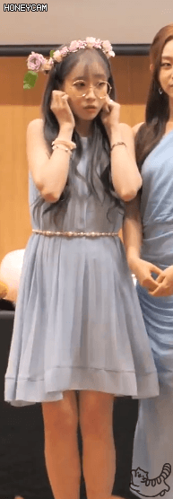 포즈 취하는 쫄보 지애
