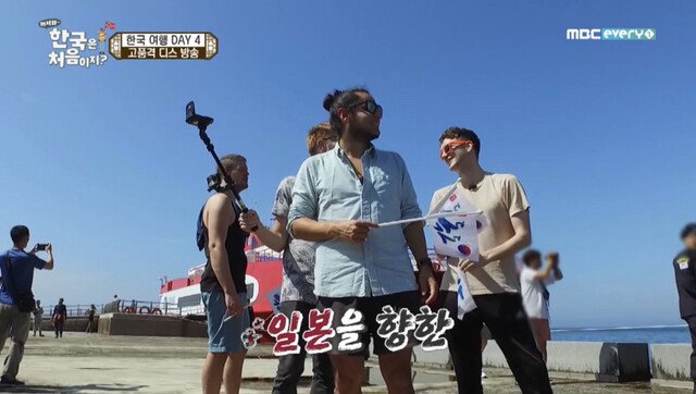 독도에 온 외국인들이 발견한 의문의 바위
