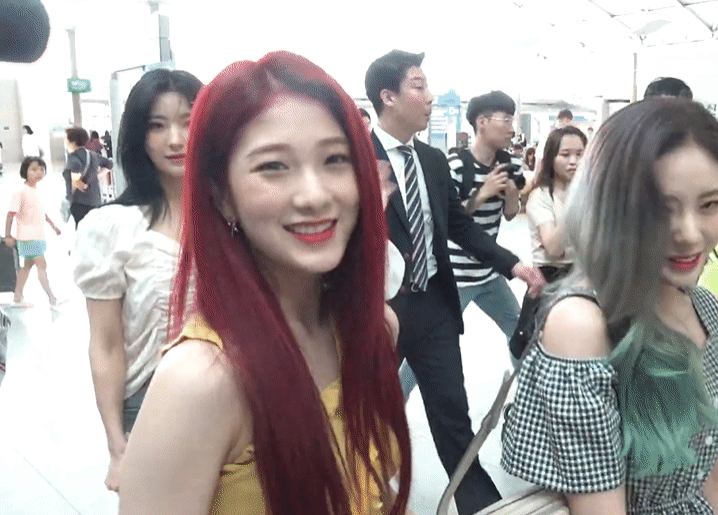 프로미스나인 출국