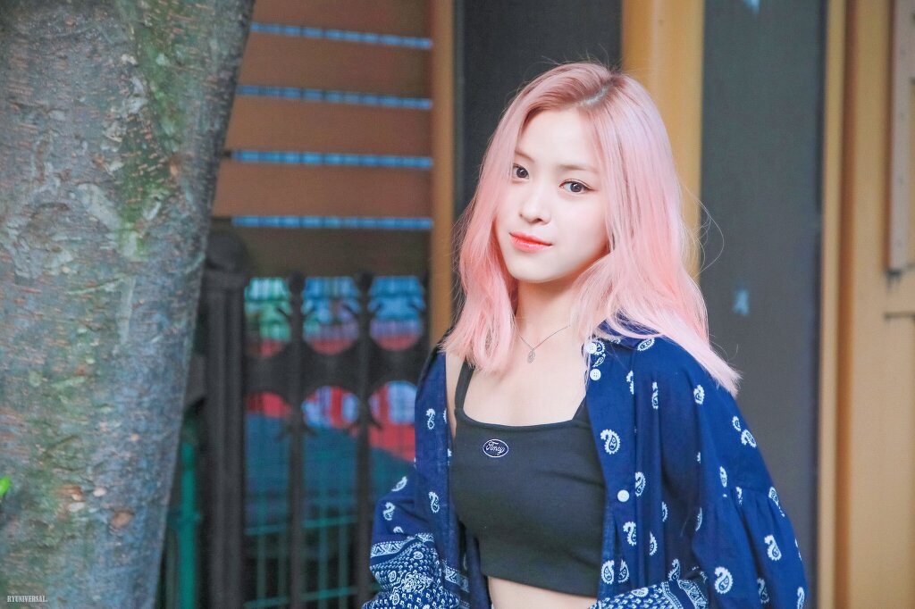 분홍색 머리 ITZY 류진