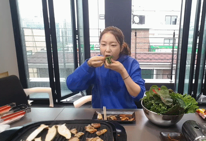 오마이걸 지호 먹방모음