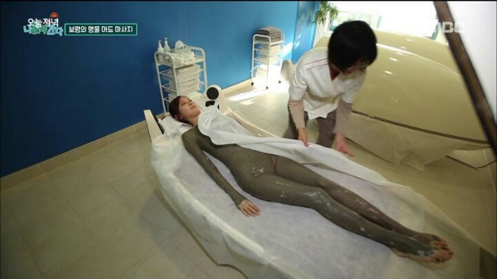 사진 여자 아나운서 머드팩