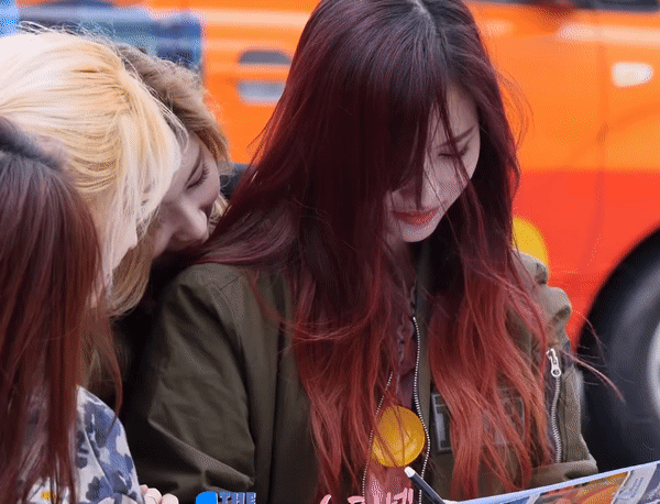 팬들의 선물에 우는 미나