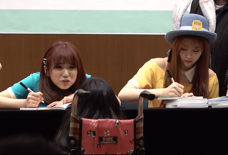 190405 아이한테 싸인해주는 아이즈원(izone fansign)