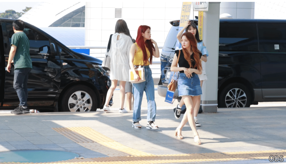 프로미스나인 출국