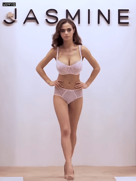 속옷 패션쇼 처자