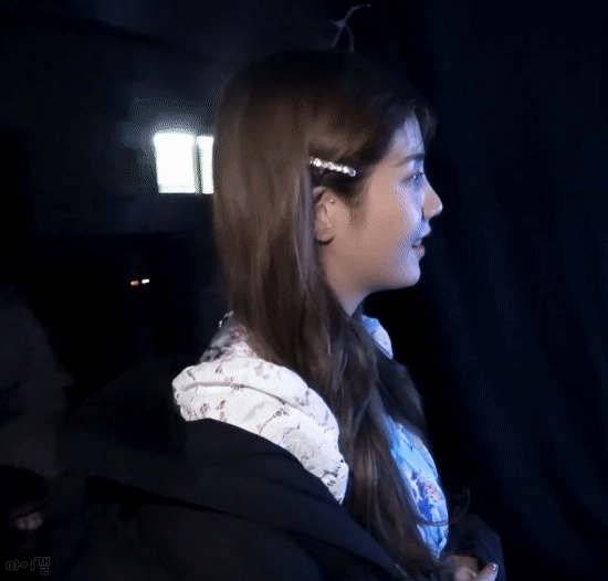 수중 촬영을 보는 아이즈원 권은비