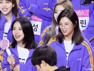 프레디 무큐리 공연을 보는 트와이스