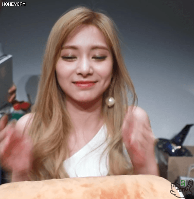 쯔위 미소