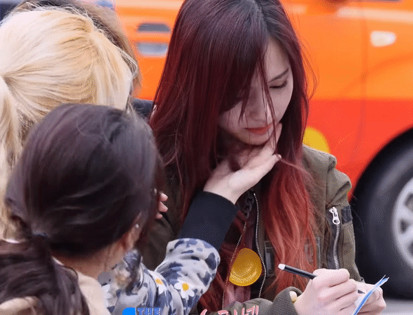 팬들의 선물에 우는 미나