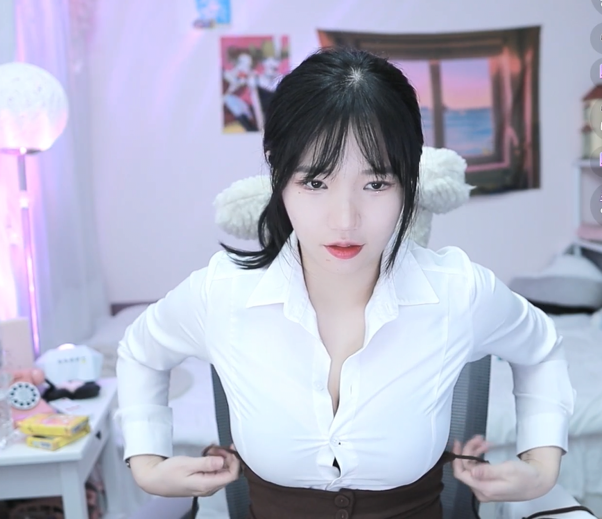 흰 셔츠 터질듯한 쨔니 가터벨트 뭔데 ㅗㅜㅑ