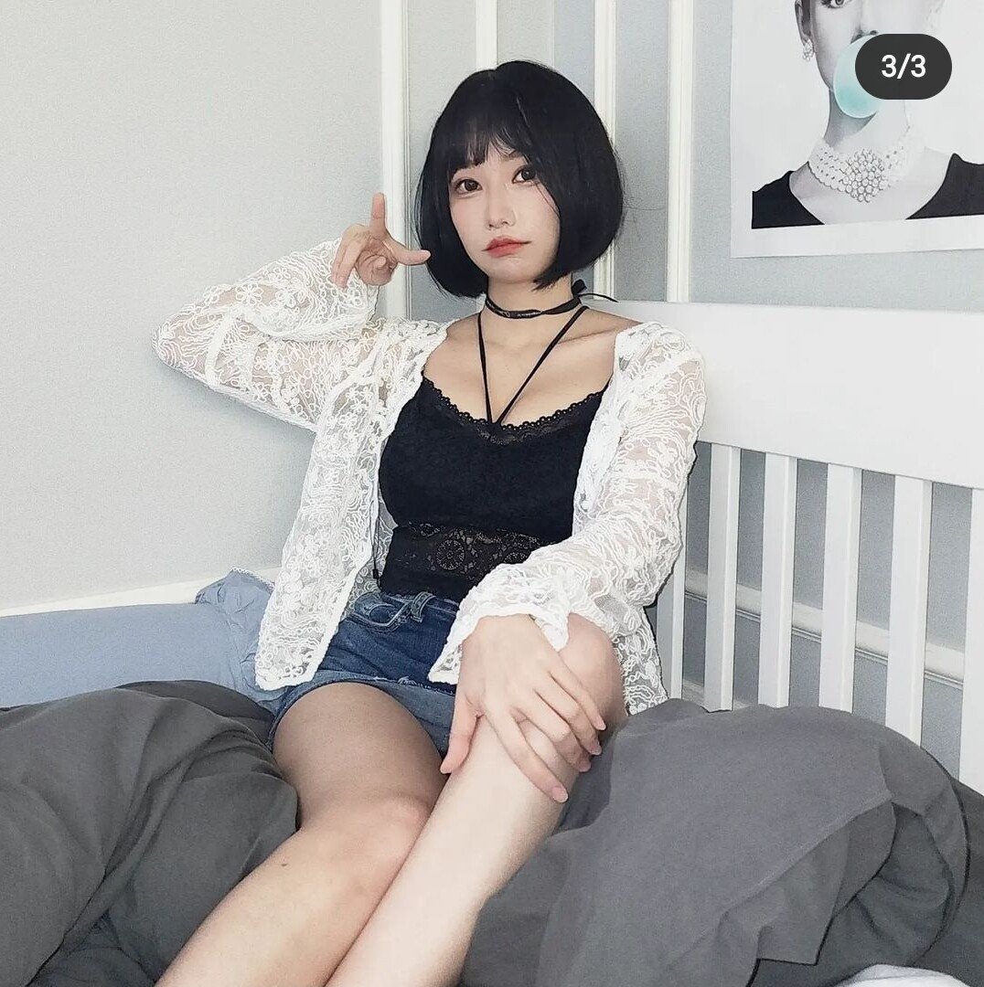 회색 미시룩 제로투 몸매 자랑하는 마젠타
