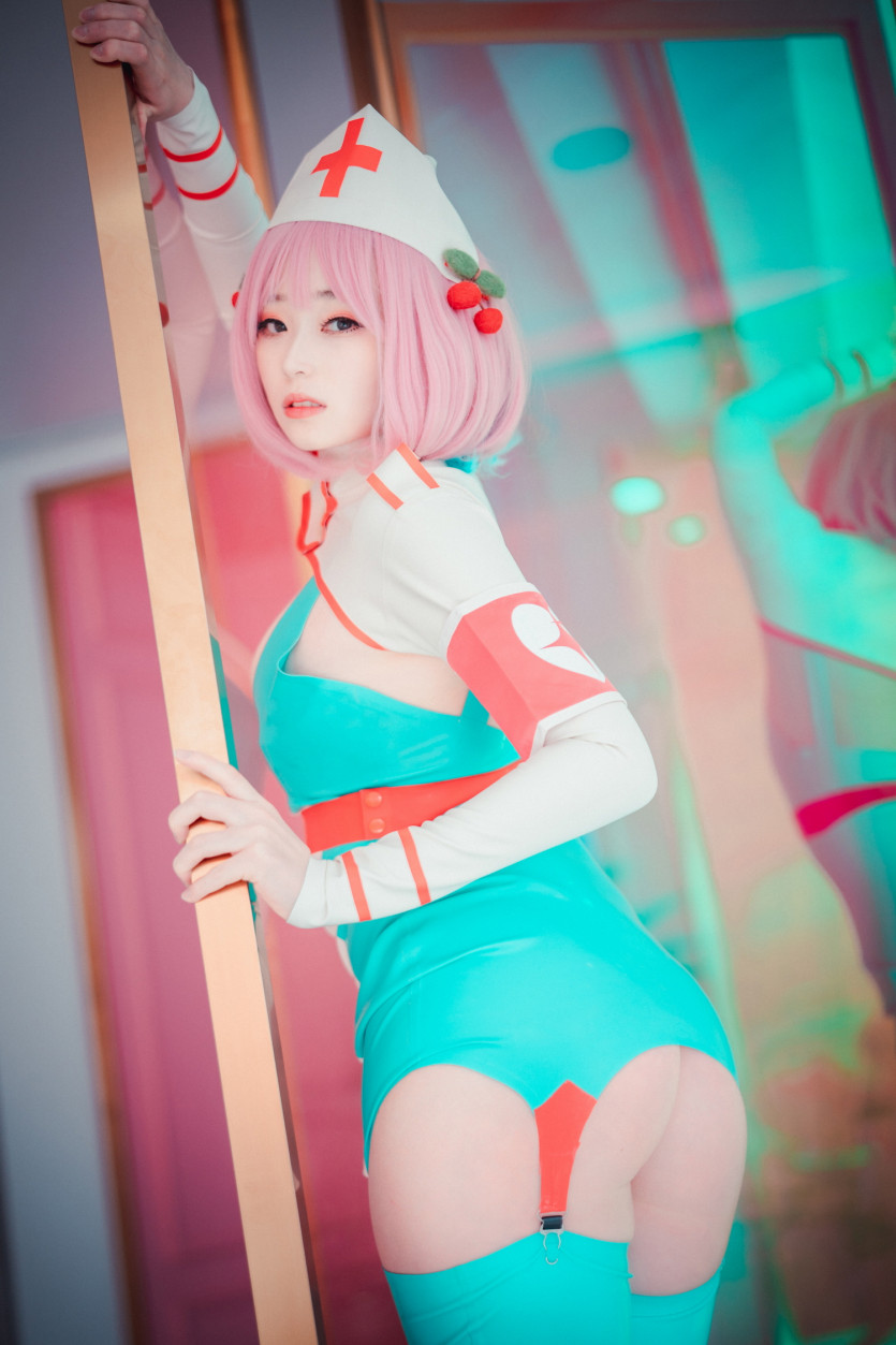 Cling To Latex_Bambi