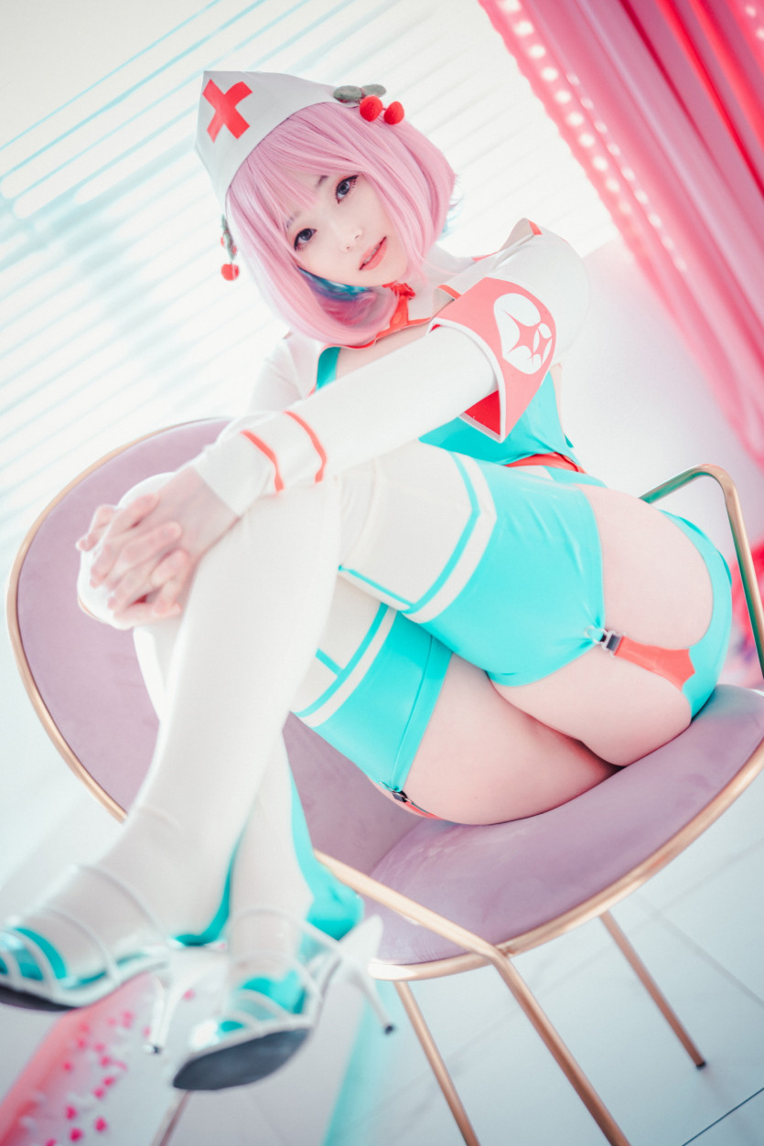 Cling To Latex_Bambi