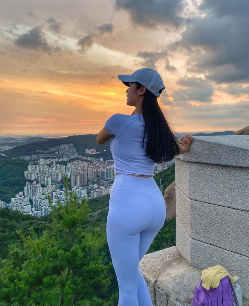 인왕산 레깅스녀