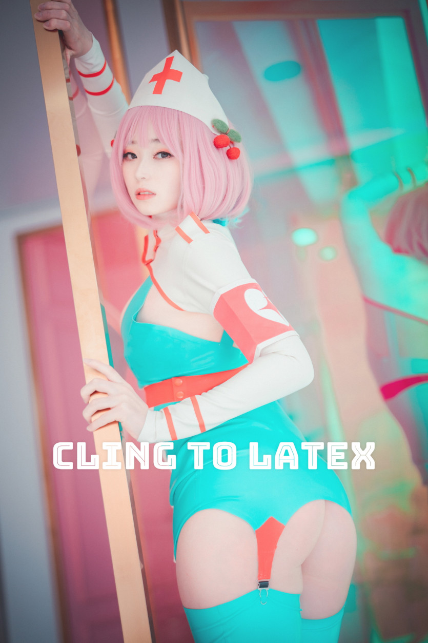 Cling To Latex_Bambi