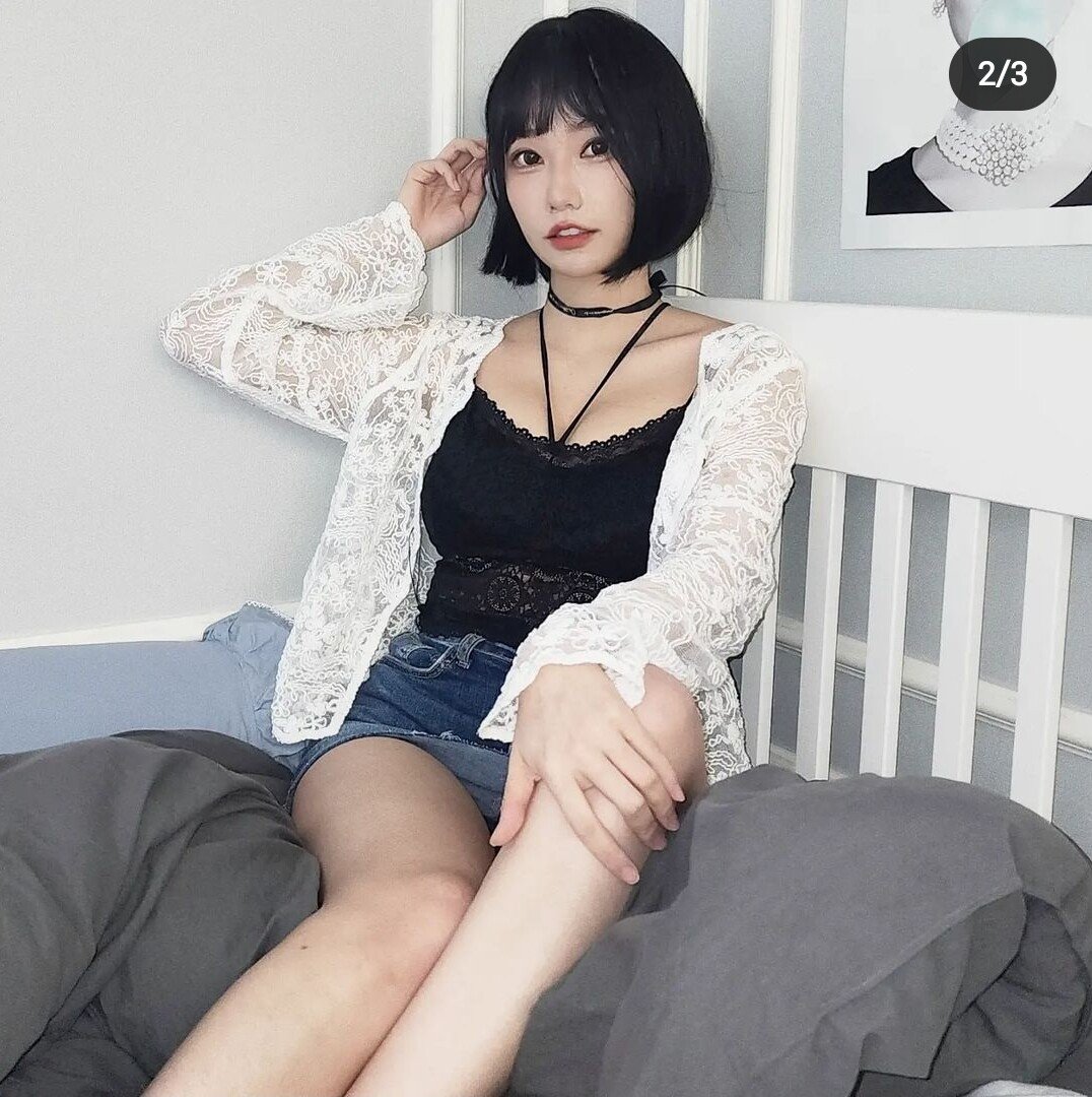 회색 미시룩 제로투 몸매 자랑하는 마젠타