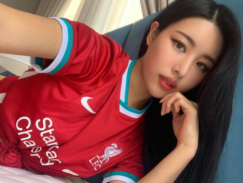 리버풀 유니폼 입은 정유나